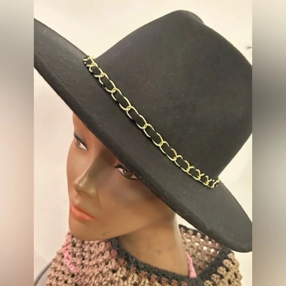 Four Buttons by San Diego Hat Company | Black Fedora Hat with golden chain NWT